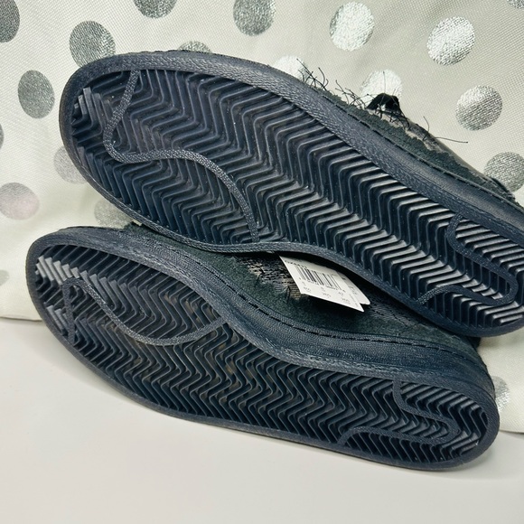 Adidas - Picture 10 of 12